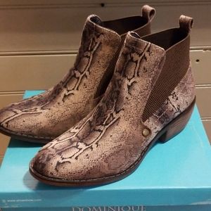 Snake skin print booties New